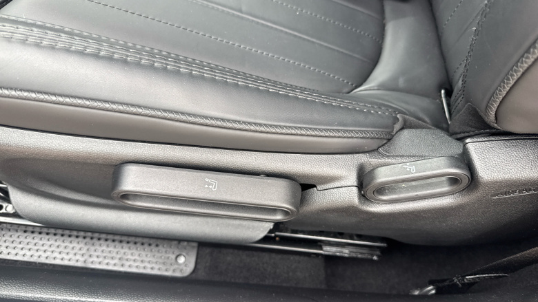 MINI Hatchback 1.5 Cooper Exclusive Premium 3dr Auto Petrol Hatchback